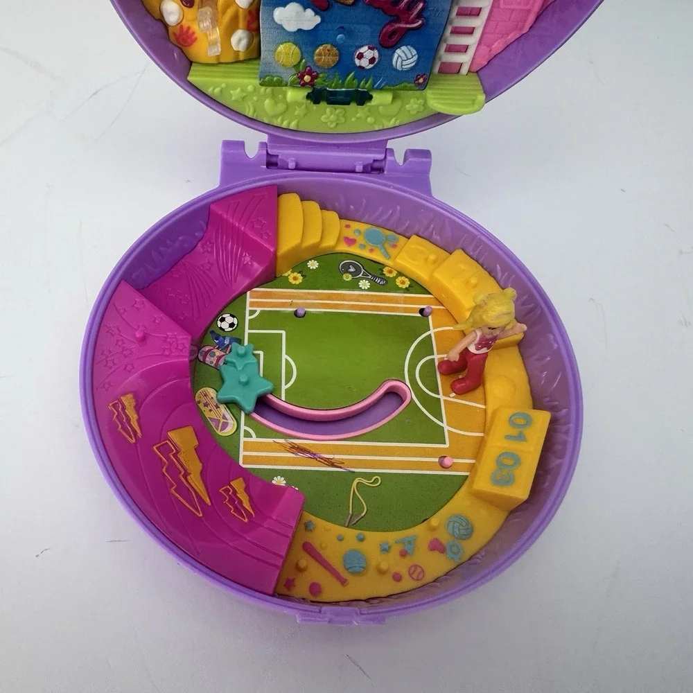 Mattel POLLY POCKET Pocket World Outdoor‎ Sports Purple Soccer Ball Case Figure